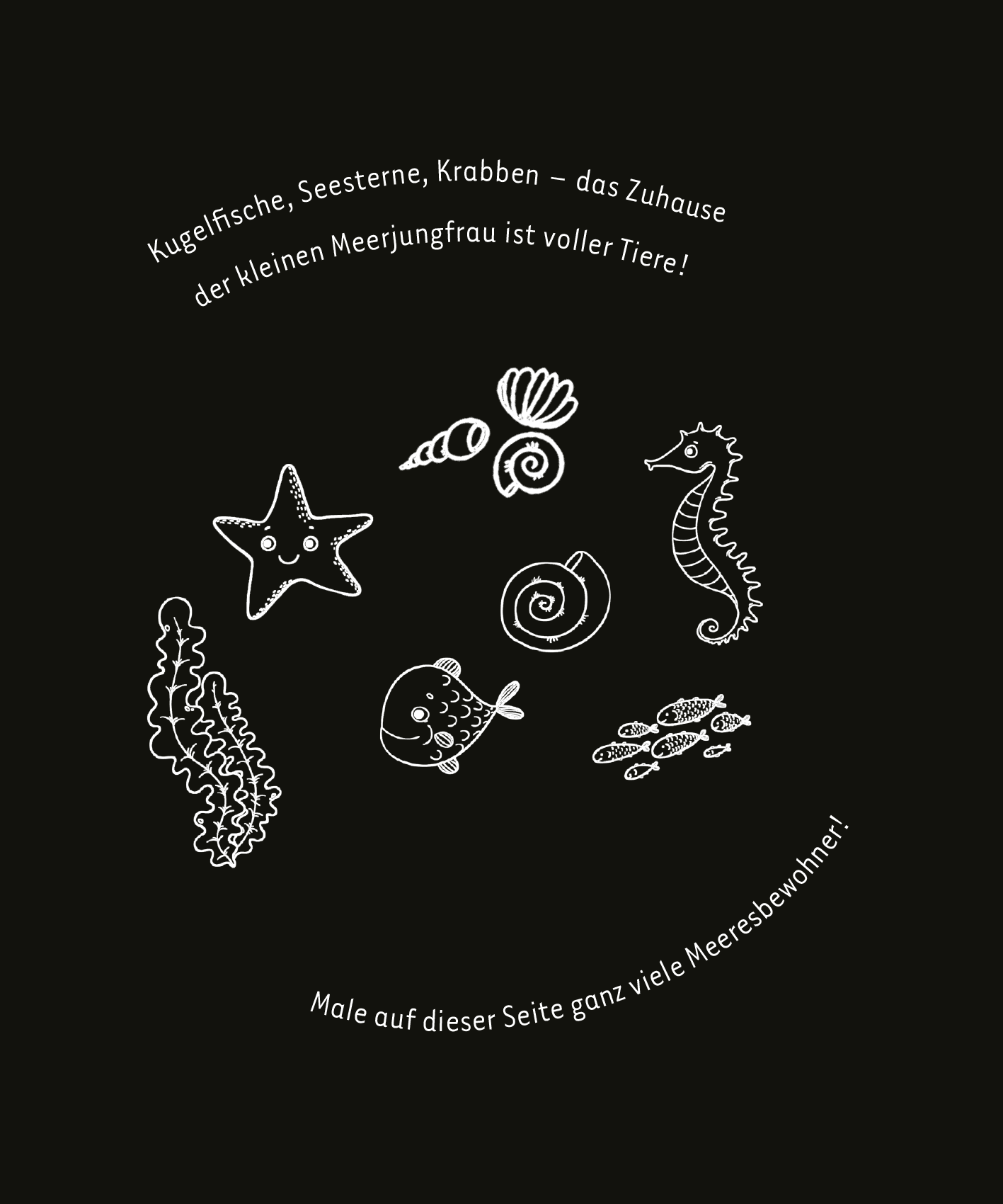 Gezeigt wird eine Innen- oder Zusatzansicht von „Kritzkratz-Spaß Meerjungfrauen“. Auf schwarzem Hintergrund sind in weißer, handgezeichneter Schrift fühlbare Meeresbewohner abgebildet, darunter ein Seestern, ein Seepferdchen, ein Kugelfisch, eine Schnecke und andere Tiere. Der obere Teil enthält den Text „Kugelfische, Seesterne, Krabben – das Zuhause der kleinen Meerjungfrau ist voller Tiere!“, während im unteren Bereich steht: „Male auf dieser Seite ganz viele...