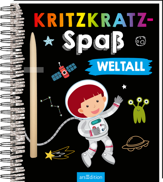 Das Buchcover zeigt einen schwarzen Hintergrund, auf dem der Titel „Kritzkraz-Spass“ in bunten Buchstaben steht, während das Wort „WELTALL“ in leuchtendem Blau hervorgehoben ist. In der unteren Mitte ist ein fröhlicher Astronaut mit rotem Haar abgebildet, der mit einem Kabel verbunden ist. Um ihn herum sind viele farbenfrohe Illustrationen von Sternen, Planeten und Aliens zu sehen. Ganz oben links ist ein silberner Stift dargestellt. Ganz unten mittig steht der Logoschriftzug von...