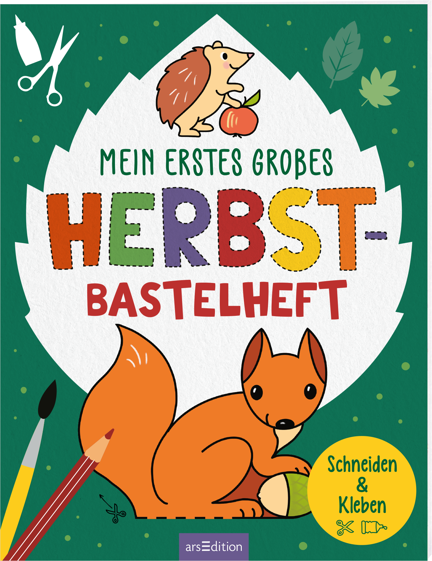 Auf dem Buchcover „Mein erstes grobes HERBST-BASTELHEFT“ sind lebendige Farben wie Grün, Orange und Gelb zu sehen. Ein süßer, orangefarbener Fuchs sitzt an der unteren rechten Ecke, während ein Igel mit einem Apfel oben links abgebildet ist. Die große, spielerische Schriftart zieht die Blicke auf den Titel, der in bunten Buchstaben gestaltet ist. Unten rechts ist ein gelbes Feld mit dem Text „Schneiden & Kleben“ zu finden. Ganz unten mittig steht der Logoschriftzug von...