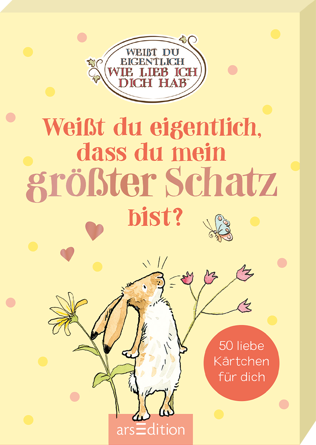 Das Buchcover zeigt einen hellen, sanften Hintergrund in einem zarten Gelbton. In der oberen Mitte befindet sich ein ovales, weißes Schild mit der Aufschrift „WEISST DU EIGENTLICH WIE LIEB ICH DICH HAB“. Darunter steht in großen, rosafarbenen Buchstaben: „WEISST DU EIGENTLICH, DASS DU MEIN GRÖSSTER SCHATZ BIST?“ Ein niedliches Häschen umgeben von Blumen und kleinen Herzen verleiht dem Cover eine liebevolle Atmosphäre. Ganz unten mittig steht der Logoschriftzug von arsEdition.