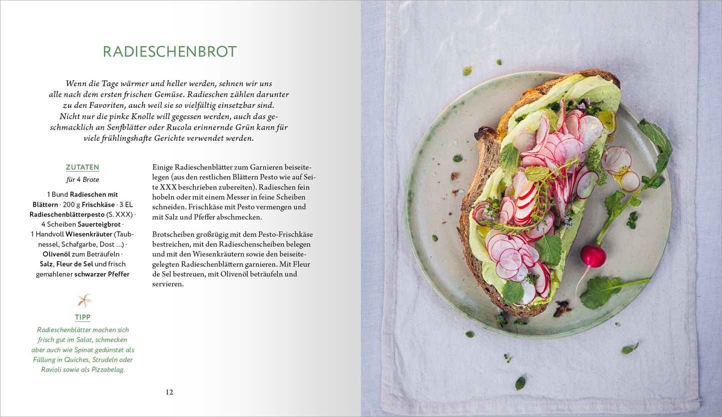 Gezeigt wird eine Innen- oder Zusatzansicht von „Der Geschmack von Frühling“. Die Seite präsentiert ein Rezept für Radieschenbrot. Auf der linken Seite werden die Zutaten aufgeführt, darunter Radieschen, Brot und Gewürze, in einer klaren, gut lesbaren Schriftart. Auf der rechten Seite befindet sich ein ansprechendes, farbenfrohes Bild des Gerichts, das mit frischen Radieschen, Avocado und Blattsalat dekoriert ist. Der Hintergrund ist sanft und in neutralen Farben gehalten, um die...