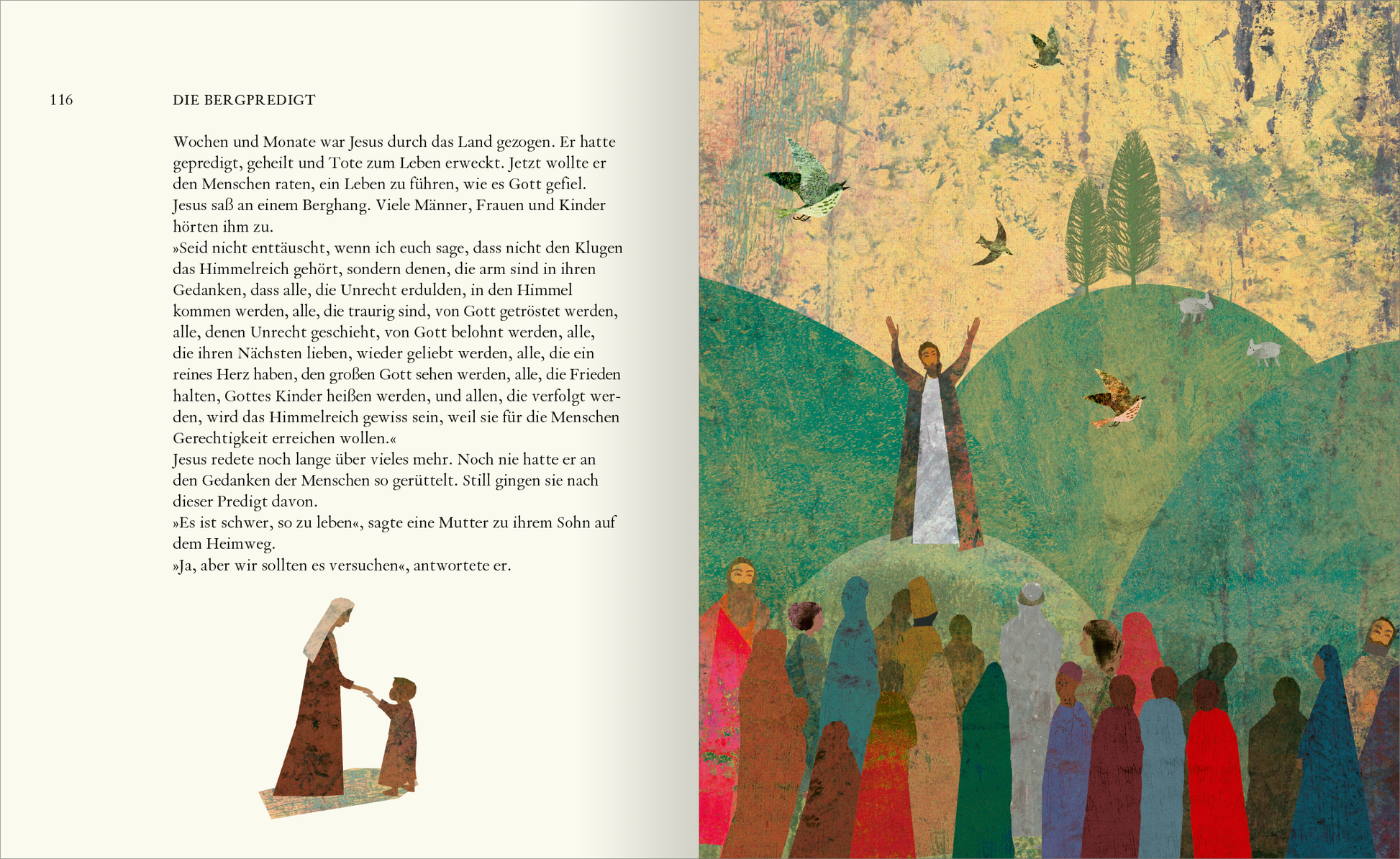Gezeigt wird eine Innen- oder Zusatzansicht von „Die große Familienbibel“. Die Seite zeigt auf der linken Seite einen textlichen Abschnitt mit der Überschrift „Die Bergpredigt“ in klarer, gut lesbarer Schrift. Auf der rechten Seite ist eine farbenfrohe Illustration dargestellt, die Jesus auf einem Berg zeigt, von einer Gruppe von Zuhörern umgeben. Die Bildpalette umfasst sanfte Erdtöne und lebendige Farben, die eine harmonische Atmosphäre schaffen. Vögel fliegen über der...