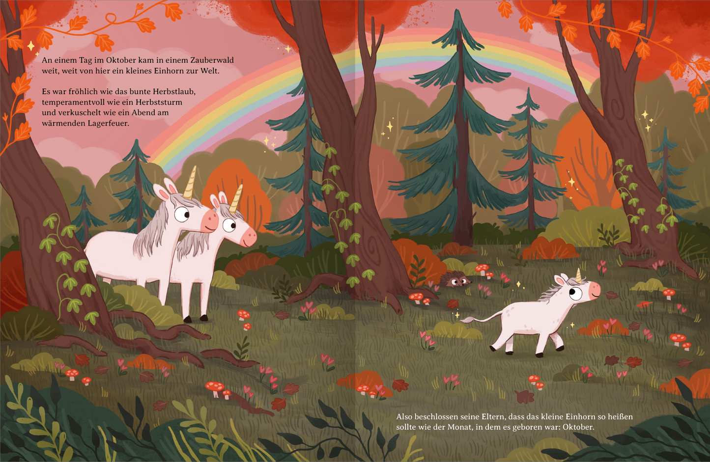 Auf der Innenseite von „Ein Einhorn namens Oktober“ sind zwei weiße Einhörner, die in einem bunten, herbstlichen Wald stehen, umgeben von bunten Blättern und Blumen. Im Hintergrund leuchtet ein Regenbogen über grünen Bäumen, während orangefarbene und rote Blätter die Szene dominieren. Der Text auf der linken Seite beschreibt die Ankunft des kleinen Einhorns (rechts abgebildet), das eines Tages im Oktober im Zauberwald geboren wurde. Die Typografie ist freundlich und kindgerecht...