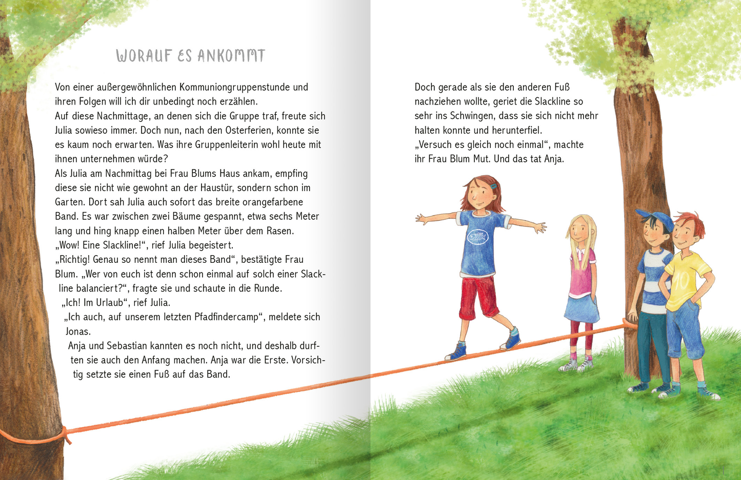 Gezeigt wird eine Innenansicht von „Mein Geschichtenschatz zur Erstkommunion“. Die Seite zeigt eine herzerwärmende Illustration von Kindern, die an einem bunten Seil (Slackline) spielen, während sie von einem Baum beschattet werden. Die Szene ist lebhaft gestaltet mit grünen Wiesen und hellen, fröhlichen Farben. Die typografischen Elemente sind klar und gut lesbar, mit der Überschrift „Worauf es ankommt“ in einer leicht geschwungenen Schrift, die zur freundlichen Stimmung der...