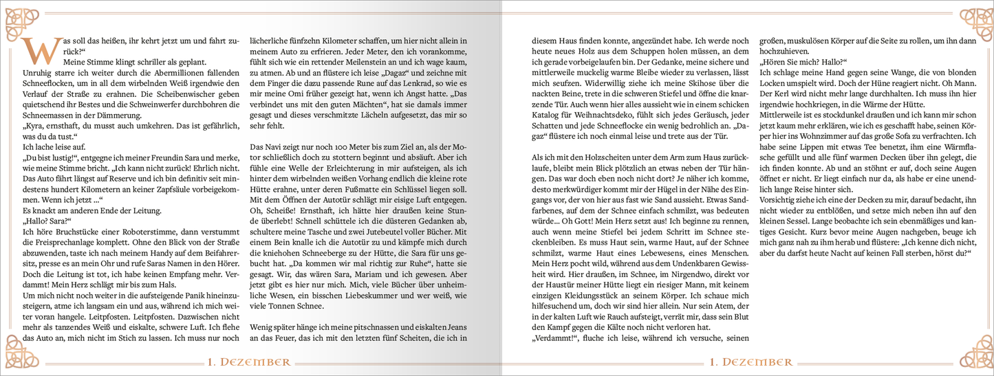 Gezeigt wird eine Innen- oder Zusatzansicht von „Ice-cold Desire“. Die Seiten sind in sanften, warmen Farbtönen gehalten, mit eleganter, verschnörkelter Schriftart für die Kapitelüberschrift „1. Dezember“ am unteren Rand. Der Text ist klar und gut lesbar, umgeben von feinen, umlaufenden Ornamenten. Auf beiden Seite verläuft der Fließtext in gleichmäßig gestalteten Absätzen, die die Erzählung strukturieren.