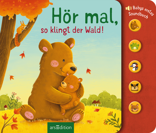 Auf dem Buchcover „Hör mal, so klingt der Wald!“ sind zwei niedliche, braune Bären zu sehen, die sich umarmen. Im Hintergrund steht ein großer, orangefarbener Baum mit bunten Blättern, die herabfallen. Der Himmel ist hellblau und vermittelt eine fröhliche Atmosphäre. Der Titel ist in warmen, grünen Buchstaben geschrieben. Rechts sind sechs runde Symbole abgebildet, die auf Soundfunktionen hinweisen. Ganz unten mittig steht der Logoschriftzug von arsEdition.