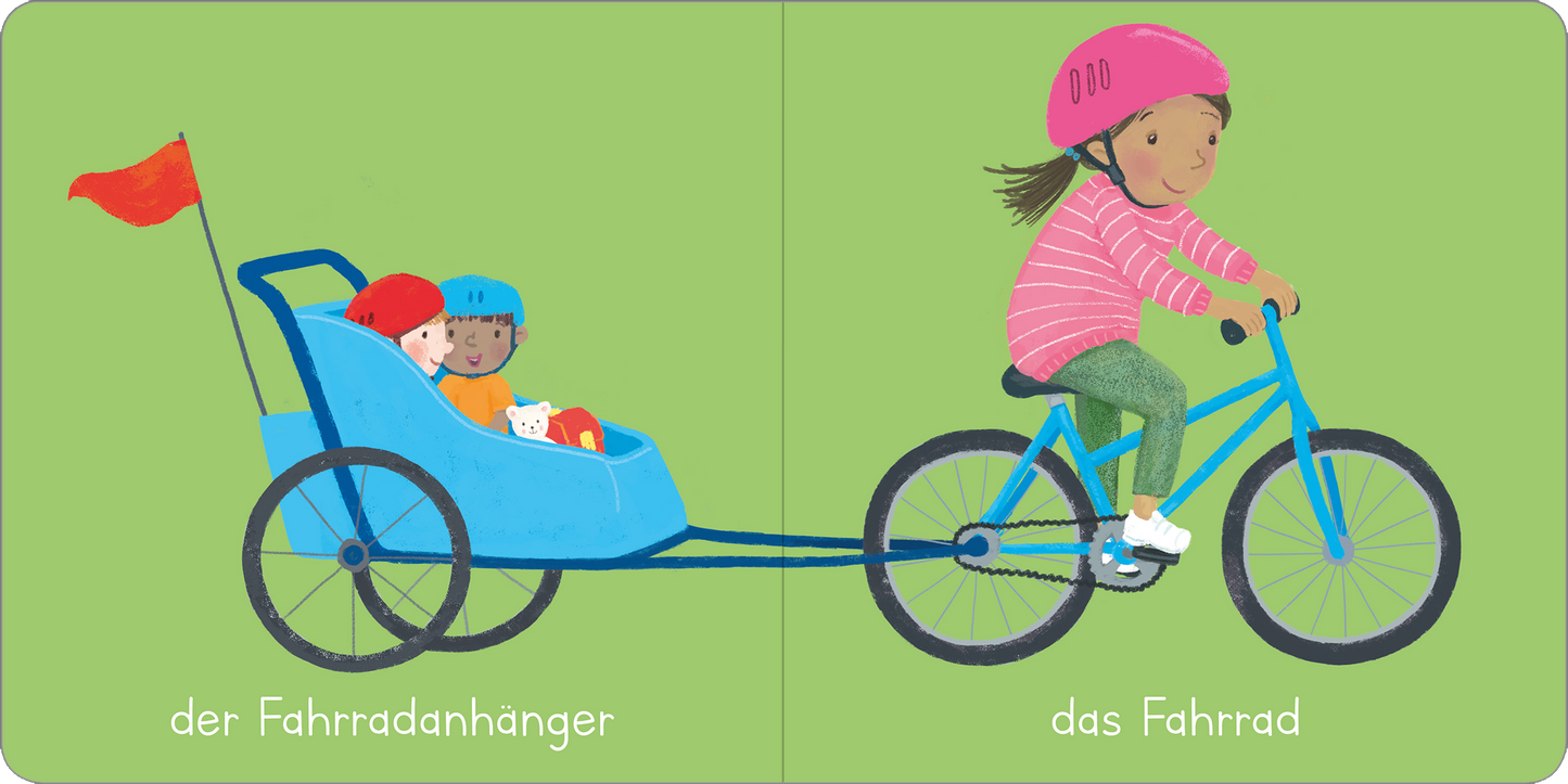 Gezeigt wird eine Innen- oder Zusatzansicht von „Meine Fahrzeuge“. Das Bild zeigt ein hellgrünes Hintergrunddesign. Auf der linken Seite ist ein blauer Fahrradanänger mit zwei Kindern, die einen weißen Teddybär im Schlitten halten. Auf der rechten Seite fährt ein Mädchen auf einem blauen Fahrrad. Sie trägt einen pinken Helm und ein gestreiftes Oberteil. Unter den Abbildungen stehen die Texte „der Fahrradanhänger“ und „das Fahrrad“ in einfacher, gut lesbarer Schrift.