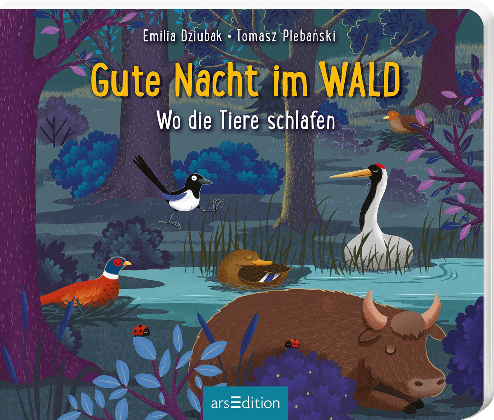 Das Buchcover zeigt eine farbenfrohe und lebendige Waldszene bei Nacht, in der verschiedene Tiere wie ein Reh, ein Bär und Vögel abgebildet sind. Umgeben von lila und grünen Baumstämmen strahlt das Cover eine ruhige, einladende Atmosphäre aus. Der Titel „Gute Nacht im WALD“ steht prominent in großen, gelben Buchstaben, während der Untertitel „Wo die Tiere schlafen“ in kleinerer Schrift darunter erscheint. Oben links sind die Namen der Autoren Emilia Dziubak und Tomasz Plebański...