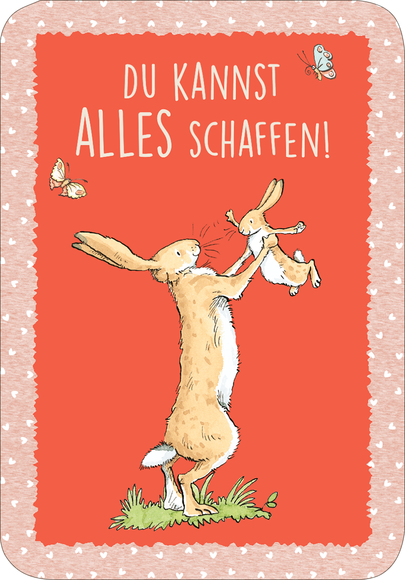 Gezeigt wird eine Innen- oder Zusatzansicht von „Weißt du eigentlich, wie mutig du bist?“. Auf einem lebhaft korallenroten Hintergrund sind zwei Hasen abgebildet: ein größerer Hase hält einen kleineren Hase fest in den Vordergrund. Über ihnen fliegen zwei Schmetterlinge. Die Schrift „DU KANNST ALLES SCHAFFEN!“ ist in großen, weißen Buchstaben gestaltet und strahlt Optimismus aus. Eine zarte, gepunktete Umrandung ergänzt das freundliche Gesamtbild.