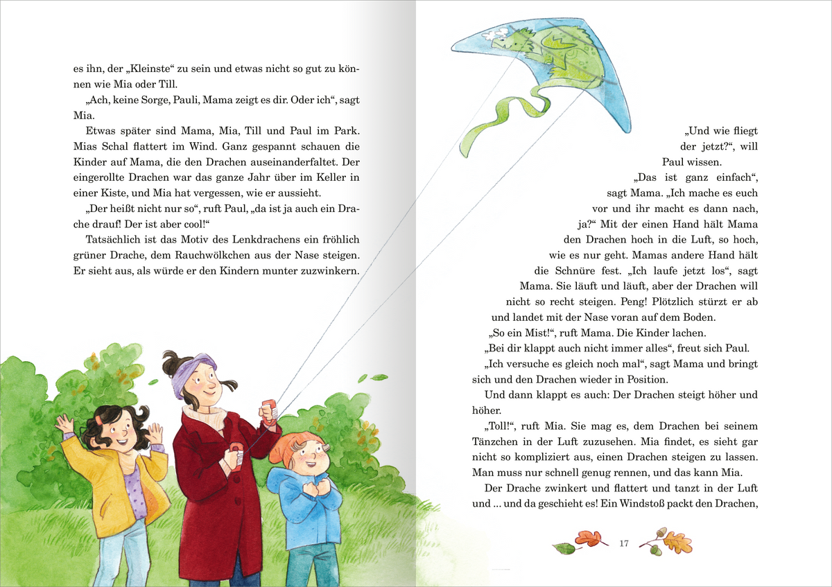 Gezeigt wird eine Innen- oder Zusatzansicht von „Herbstgeschichten aus dem Glockenhof“. Auf der Doppelseite sind kinderfreundliche Illustrationen in sanften Farben zu sehen. Links ist eine Mutter mit zwei Kindern abgebildet, die gemeinsam einen bunten Drachen steigen lassen, während sie fröhlich lachen. Rechts steht die Erzählung in klarer, gut lesbarer Schriftart. Der Hintergrund ist hell, und es gibt Elemente wie Herbstblätter und einen Drachen, die die spielerische Stimmung...