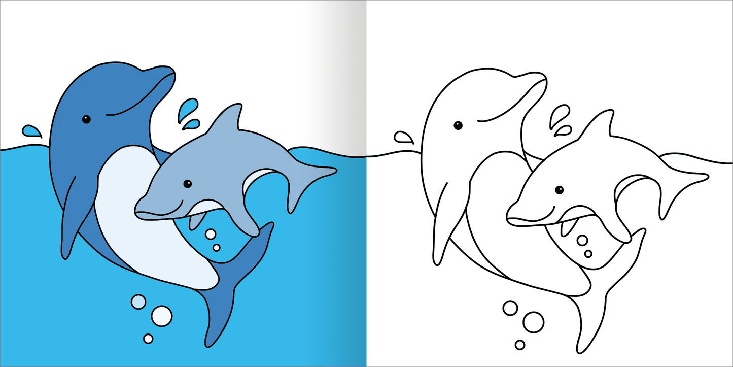 Gezeigt wird eine Innen- oder Zusatzansicht von „Mein erstes dickes Malbuch ab 2 – Tierkinder“. Die Seite zeigt zwei verspielte Delfine in verschiedenen Farbtönen: ein hellblauer Delfin schwimmt vor einem dunkelblauen Hintergrund, während ein weiterer, umreißter Delfin in Schwarz-Weiß abgebildet ist. Bubbles umgeben die Tiere und vermitteln ein lebhaftes, freudiges Gefühl. Die einfache, gut lesbare Schrift ist altersgerecht und fördert die Kreativität der kleinen Künstler.