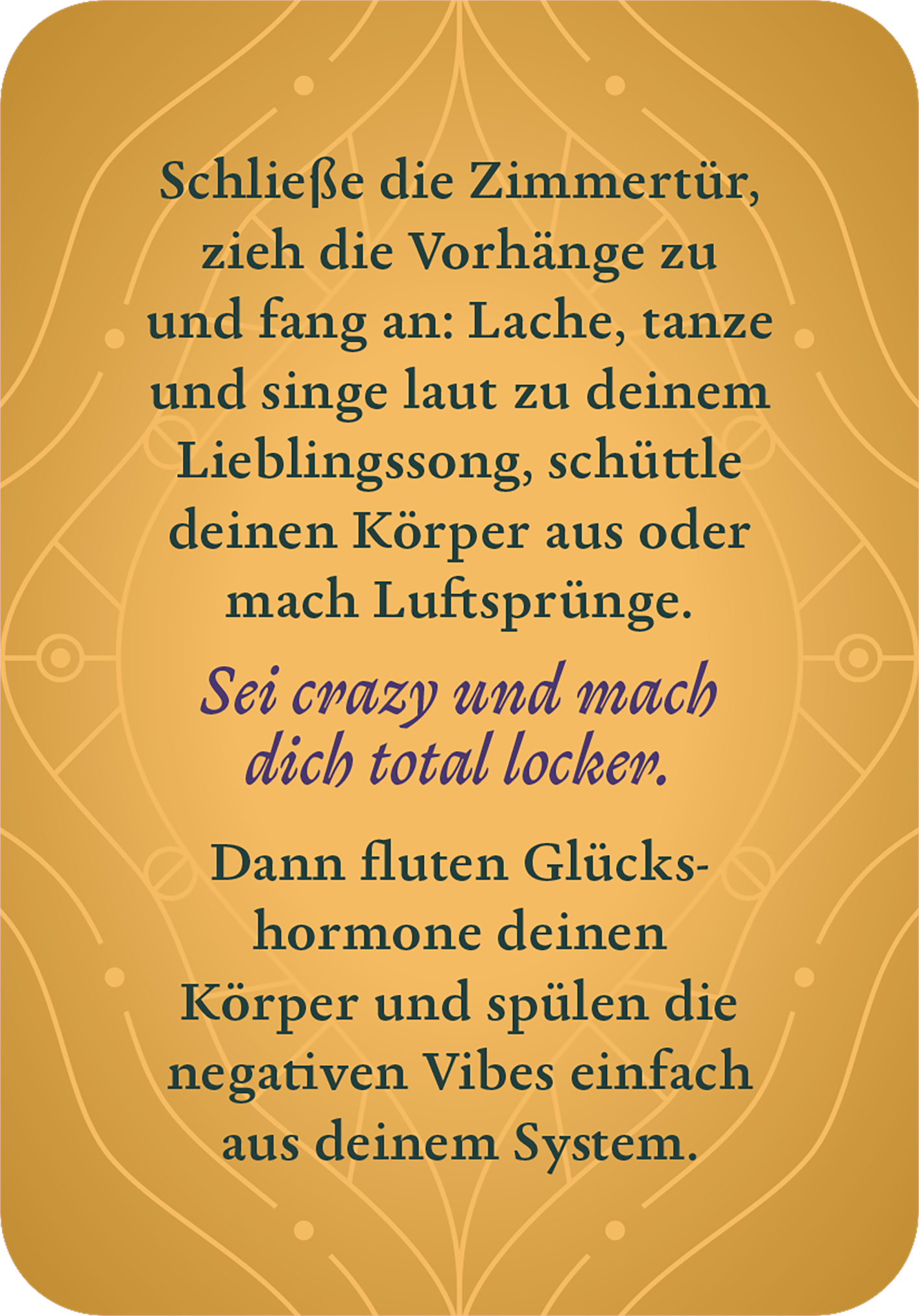 Gezeigt wird eine Innen- oder Zusatzansicht von „Das kleine Erotik-Orakel“. Die Karte hat einen warmen, orangefarbenen Hintergrund mit einem dezenten, geometrischen Muster. Darauf steht der Text in verschiedenen Schriftarten: eine klare, serifenlose Schrift für die Anweisungen und eine verspielte, geschwungene Schrift in Lila für den hervorgehobenen Satz „Sei crazy und mach dich total locker“. Die ansprechende Gestaltung soll einladend wirken und eine positive Stimmung fördern.