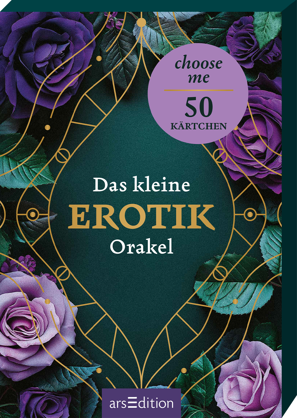 Ein tiefgrüner Hintergrund wird von goldenen geometrischen Mustern durchzogen. In der Mitte steht der Titel „Das kleine EROTIK Orakel“ in eleganter, goldener Schrift. Umrahmt wird das Cover von lavendelfarbenen und dunkelvioletten Rosen sowie grünen Blättern, die eine mystische Atmosphäre erzeugen. Oben rechts befindet sich ein runder Sticker mit der Aufschrift „choose me“ und „50 Kärtchen“. Ganz unten mittig steht der Logoschriftzug von arsEdition.