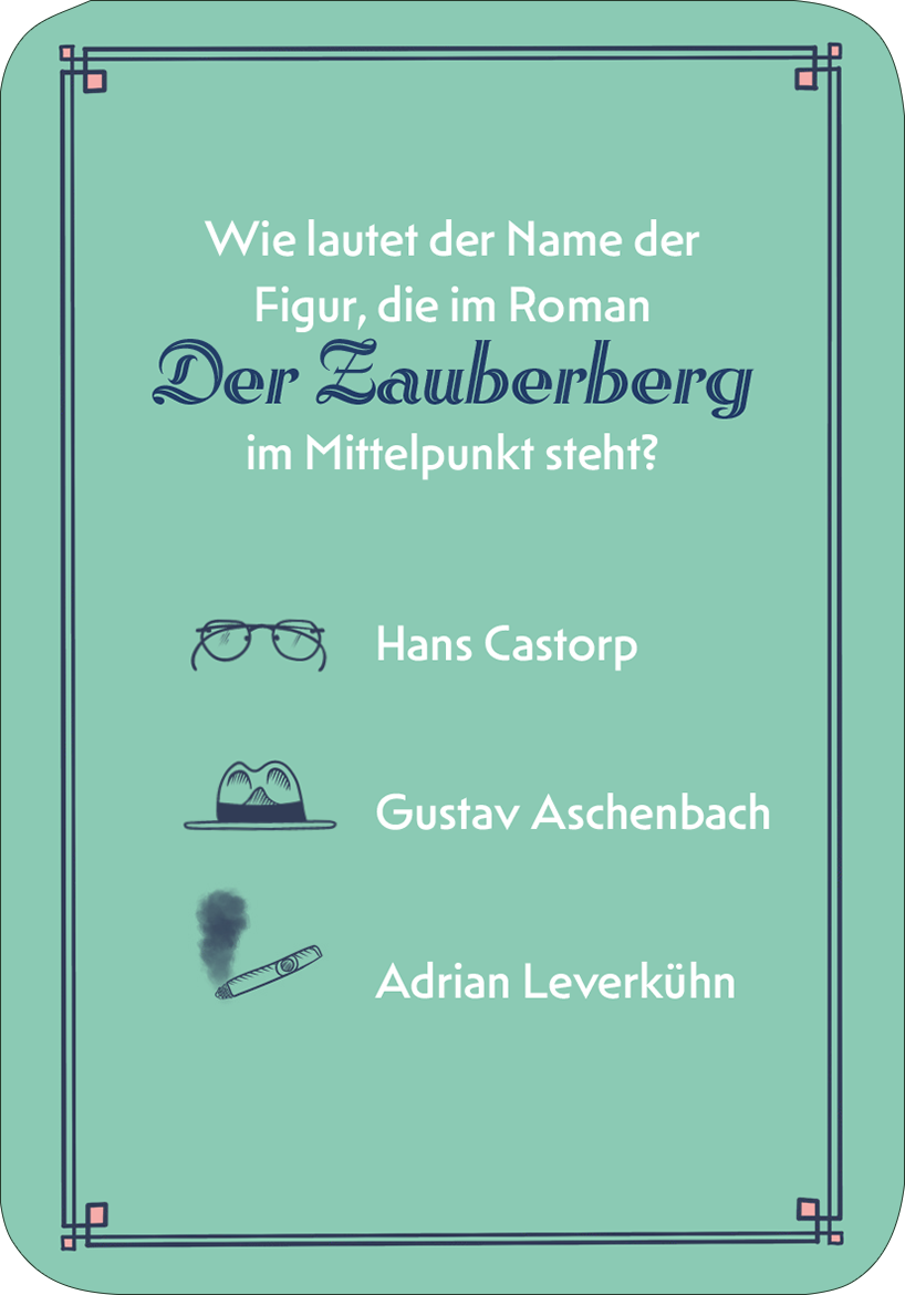 Gezeigt wird eine Innen- oder Zusatzansicht von „Das große Thomas-Mann-Quiz“. Der Hintergrund ist in einem sanften Türkis gehalten, umrahmt von einer filigranen, weißen Rahmenlinie mit rosafarbenen Akzenten in den Ecken. In der oberen Bildhälfte befindet sich die Frage in eleganter, geschwungener Schrift: „Wie lautet der Name der Figur, die im Roman Der Zauberberg im Mittelpunkt steht?“. Darunter stehen drei Antwortmöglichkeiten in klarer, moderner Typografie: die Namen „Hans...