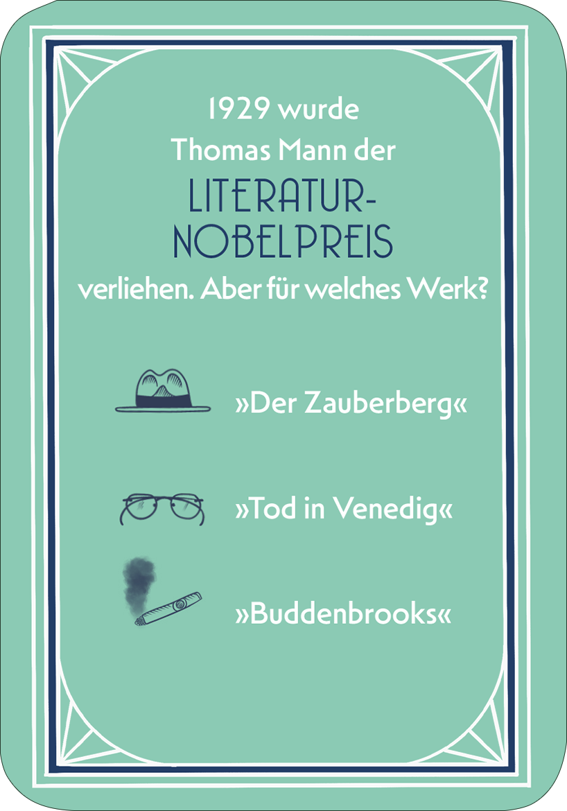 Gezeigt wird eine Innen- oder Zusatzansicht von „Das große Thomas-Mann-Quiz“. Die Karte hat einen sanft mintgrünen Hintergrund und ist mit einem geometrischen Rahmen in Dunkelblau verziert. In der oberen Hälfte steht in großen, eleganten Buchstaben „LITERATUR-NOBELPREIS“. Darunter wird die Frage „Aber für welches Werk?“ gestellt. Drei Antwortmöglichkeiten sind in einfacher Schrift aufgeführt: „Der Zauberberg“, „Tod in Venedig“, „Buddenbrooks“, begleitet von...