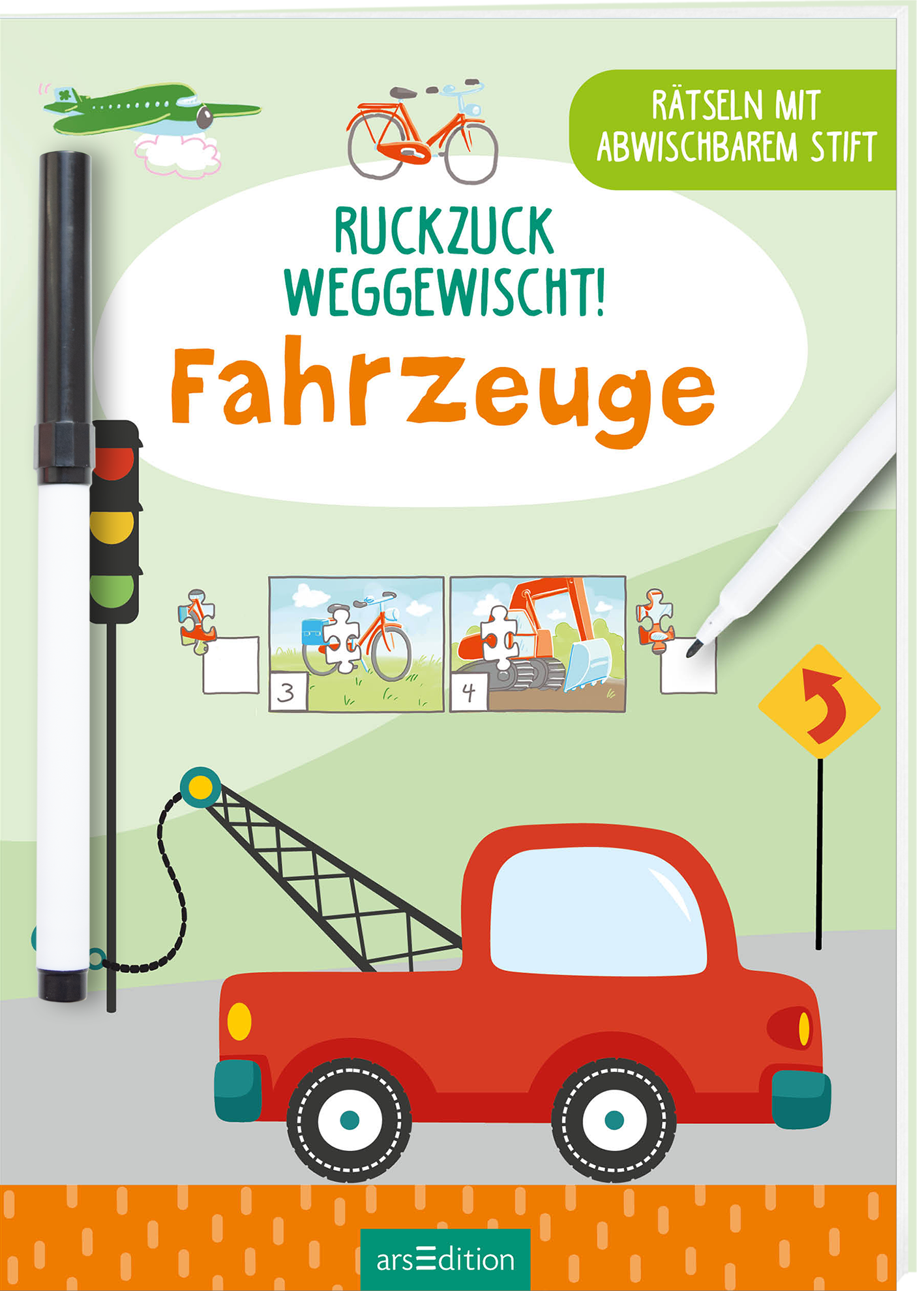 Das Buchcover zeigt einen bunten, illustrativen Stil mit einem roten Spielzeugauto, das vor einer hellen, freundlichen Hintergrundlandschaft platziert ist. Über dem Auto schwebt eine grüne Verkehrstafel und ein brauner Kran ist im Hintergrund sichtbar. Die zentrale Überschrift „Ruckzuck weggewascht! Fahrzeuge“ ist in großer, orangefarbener Schrift gehalten. In der oberen rechten Ecke befindet sich ein Kästchen mit dem Text „Rätseln mit abwischbarem Stift“. Ganz unten mittig steht...