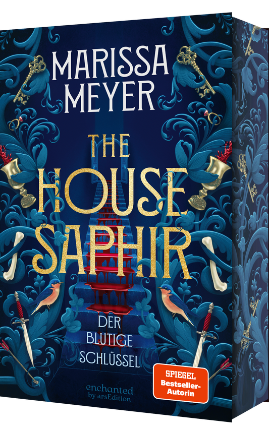 Das Buchcover zeigt eine opulente, tiefe blaue Farbgebung, die von eleganten, floralen Mustern umgeben ist. In der Mitte steht der Titel „THE HOUSE SAPHIR“ in großen, goldenen Buchstaben, während der Zusatz „DER BLUTIGE SCHLÜSSEL“ darunter in einem schmaleren, weißen Schriftzug platziert ist. Oberhalb des Titels findet sich der Name der Autorin Marissa Meyer. Ein SPIEGEL-Bestseller-Button ist in der oberen Ecke zu sehen. Ganz unten mittig steht der Logoschriftzug von arsEdition.