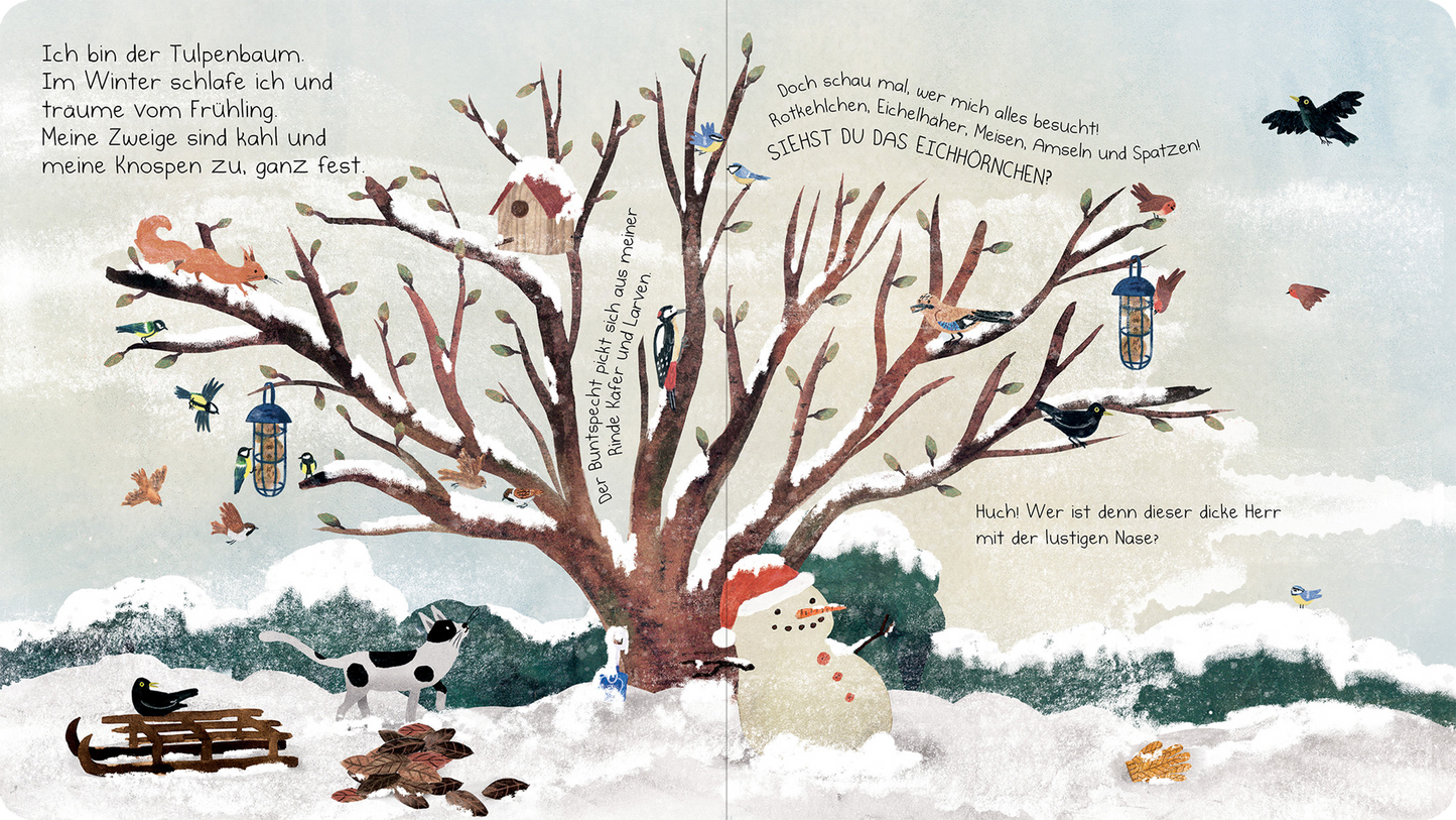Gezeigt wird eine Innen- oder Zusatzansicht von „Das Nest in meinen Zweigen“. Die Illustration zeigt einen großen Tulpenbaum mit vielen Zweigen, umgeben von Schnee. Auf den Ästen hängen verschiedene Vogelhäuser und Futterstellen. Vögel in unterschiedlichen Farben und eine Schneemannfigur sind ebenfalls zu sehen. Der Hintergrund ist in sanften Blau- und Grautönen gehalten. Die Schrift ist verspielt und kindgerecht, sie ergänzt die bildliche Erzählung auf angenehme Weise.