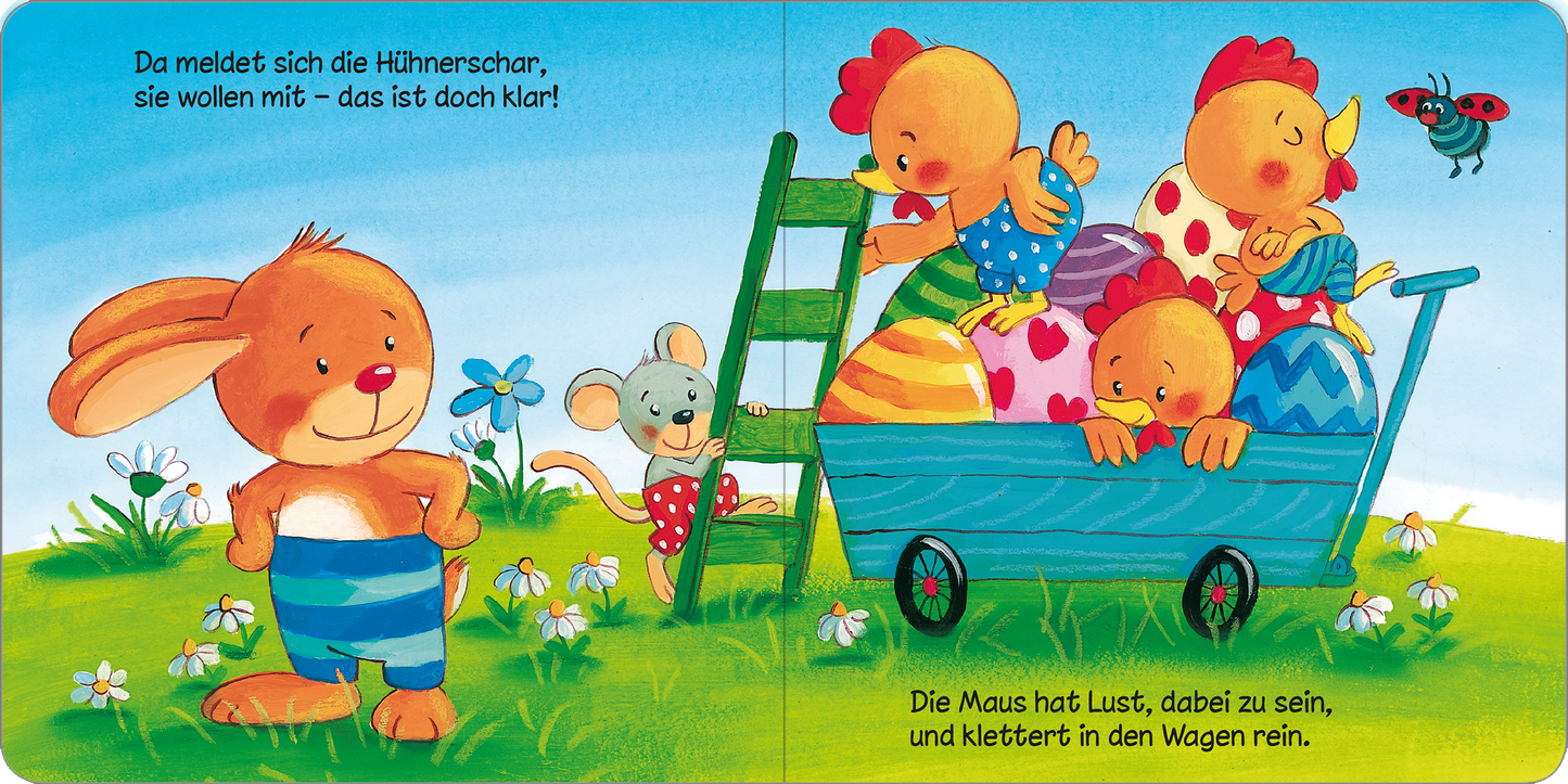 Gezeigt wird eine Innen- oder Zusatzansicht von „Osterhase, nimm mich mit!“. Die Illustration zeigt einen fröhlichen, orangefarbenen Hasen in gestreiften Shorts, der in einer bunten Wiesenlandschaft steht. Neben ihm klettern eine Maus und zwei Hühner mit bemalten Eiern in einen blauen Wagen. Die Farben sind lebhaft und fröhlich, geprägt von Gelb, Blau, Rot und Grün. Der Text ist in einer klaren, gut lesbaren Schriftart abgedruckt und ergänzt die verspielte Szene.
