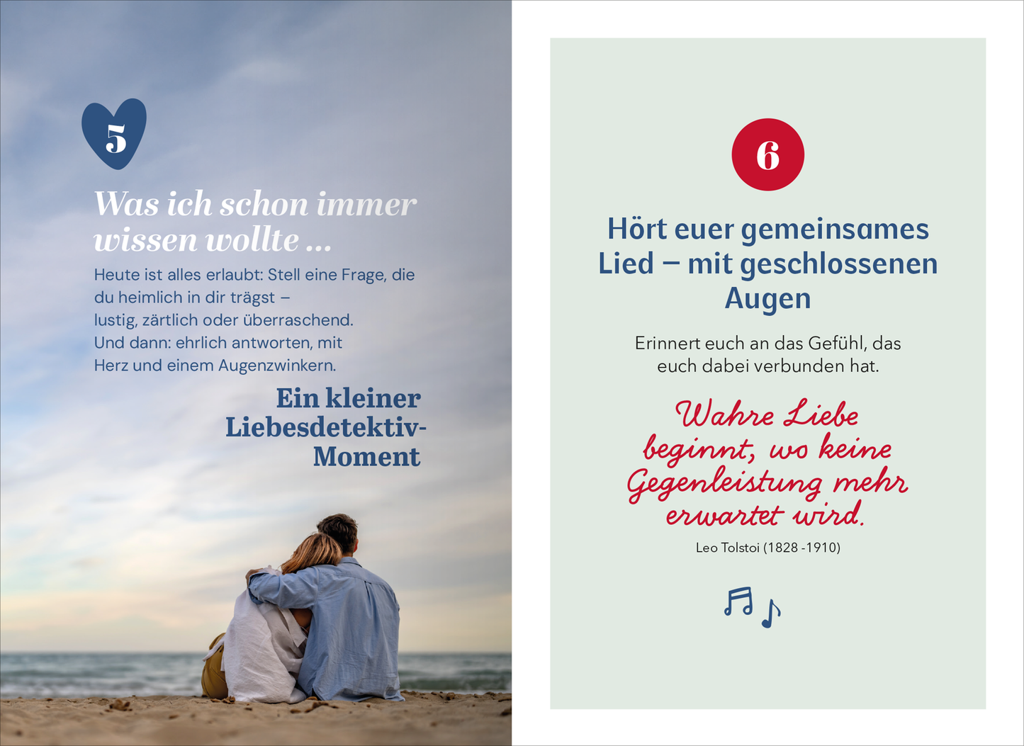 Gezeigt wird eine Innen- oder Zusatzansicht von „Ein Hoch auf uns und die Liebe“. Die linke Seite enthält eine sanfte, blaue Farbgebung mit dem Schriftzug „Was ich schon immer wissen wollte …“ in einer eleganten, serifenlosen Schrift. Auf der rechten Seite dominiert ein helles Hintergrunddesign mit dem Text „Hört euer gemeinsames Lied – mit geschlossenen Augen“ in einer Kombination aus serifenloser und geschwungener Schrift. Ein Zitat von Leo Tolstoi ist in roter Schrift...