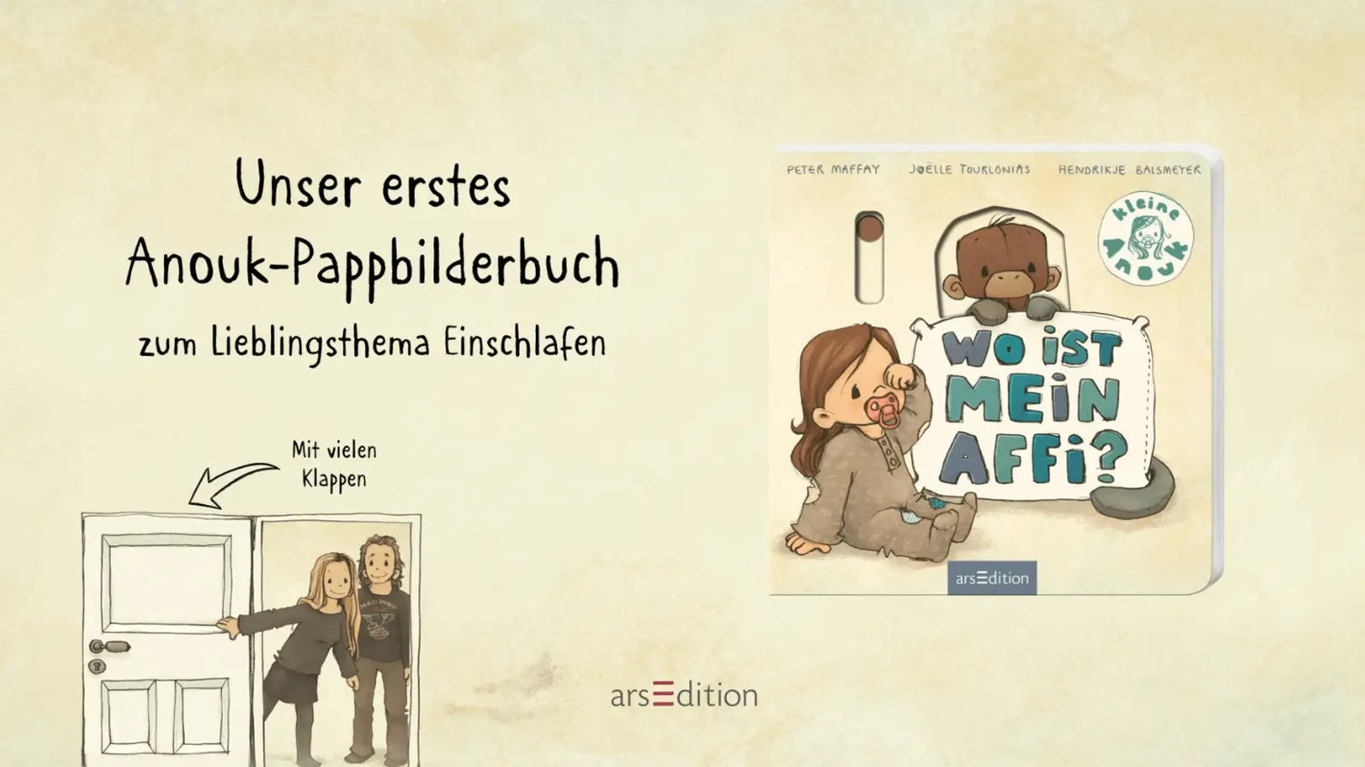 Werbung für das Pappbilderbuch ‚Wo ist mein Affi?‘ aus der Reihe ‚Kleine Anouk‘, illustriert von Joëlle Tourlonias. Das Cover zeigt ein kleines Kind im Schlafanzug mit Schnuller, das einen Stoffaffen sucht. Oben steht der Text ‚Unser erstes Anouk-Pappbilderbuch zum Lieblingsthema Einschlafen‘. Links ist eine Illustration mit der Beschreibung ‚Mit vielen Klappen‘, die auf interaktive Elemente im Buch hinweist. Unten erscheint das arsEdition-Logo.