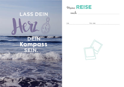 Gezeigt wird eine Innen- oder Zusatzansicht von „Life is a Journey“. Die linke Seite zeigt einen sanften Meereshorizont mit sanften Wellen und einem hellen Himmel. Darüber steht in großen, auffälligen Buchstaben der motivierende Text „Lass dein Herz dein Kompass sein“ in einer Kombination aus Violett und Weiß. Die rechte Seite ist schlicht und hell, mit der Überschrift „Meine REISE“ in einem frischen Türkis sowie leeren Zeilen zum Ausfüllen, begleitet von skizzierten...