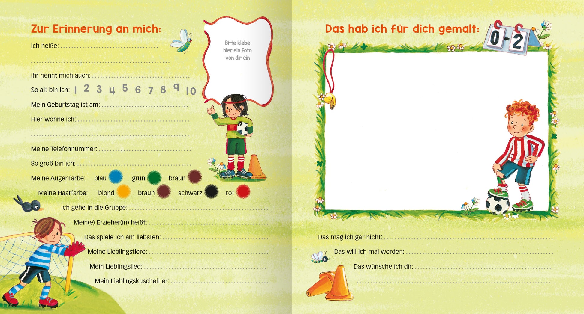 Gezeigt wird eine Innen- oder Zusatzansicht von „Meine Kindergarten-Freunde (Fußball)“. Die Seite ist in sanften Grüntönen gehalten und zeigt zwei kindliche Figuren: einen Jungen mit einem Fußball im linken Teil und ein Mädchen mit einem Ball in der Hand auf der linken Seite. Auf der rechten Seite befindet sich ein leerer Bereich mit einem bunten Rahmen für kreative Zeichnungen. Ein fröhliches Layout wird durch kleine Illustrationen von Vögeln und Fußbällen ergänzt. Die Schrift...