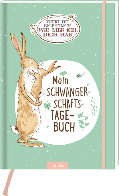 Auf dem Buchcover ist ein sanft mintgrüner Hintergrund zu sehen. Im Vordergrund stehen zwei liebevoll illustrierte Kaninchen, die sich umarmen. Der Titel „Mein SCHWANGERSCHAFTSTAGE-BUCH“ ist in verspielter, dunkler Schrift mittig platziert. Darüber befindet sich der Text „WEISST DU EIGENTLICH WIE LIEB ICH DICH HAB&#039;“ in einer geschwungenen, weißen Schrift. Das Cover strahlt eine warme und herzliche Atmosphäre aus. Ganz unten mittig steht der Logoschriftzug von arsEdition.
