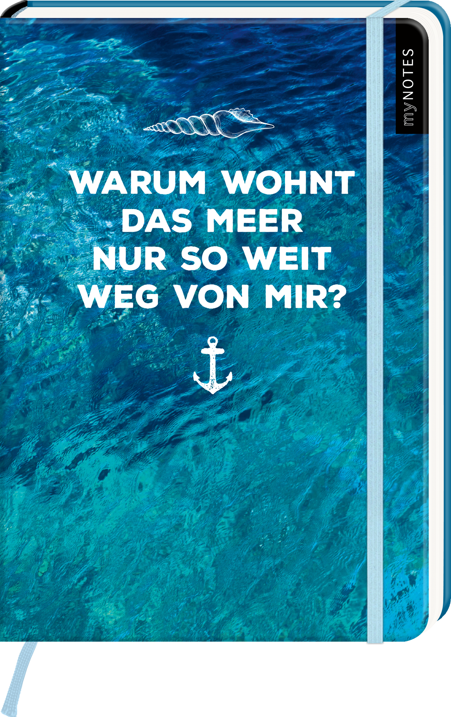 Das Buchcover zeigt ein faszinierendes, aquamarinfarbenes Ozeanwasser mit sanften Wellen und Lichtreflexionen. In der Mitte steht in großen, weißen, verspielten Buchstaben „WARUM WOHNT DAS MEER NUR SO WEIT WEG VON MIR?“. Über der Titelzeile schimmert eine stilisierte Muschel und darunter befindet sich ein schlichtes Anker-Symbol. Ganz oben rechts ist der Hinweis „my NOTES“ zu sehen. Ganz unten mittig steht der Logoschriftzug von arsEdition.