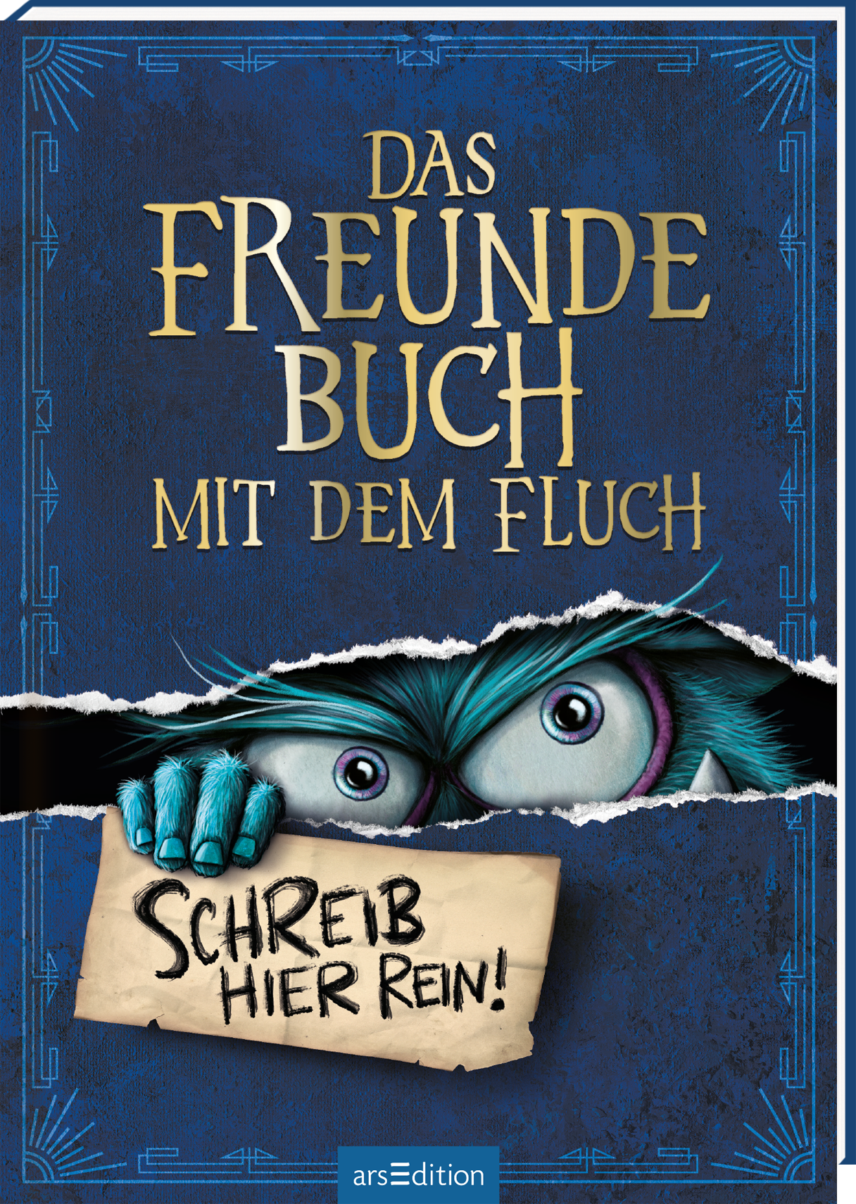 Ein blauer Hintergrund umrahmt das Cover des Buches „Das Freundebuch mit dem Fluch“. In der oberen Hälfte prangt der Titel in großen, goldfarbenen Buchstaben. Darunter sind zwei grüne, große Augen und eine Hand mit langen, blauen Fingern, die eine beschriftete Notiz hält. Diese Notiz trägt die Aufschrift „Schreib hier rein!“. Die dynamische Gestaltung vermittelt eine spannende und geheimnisvolle Atmosphäre. Ganz unten mittig steht der Logoschriftzug von arsEdition.