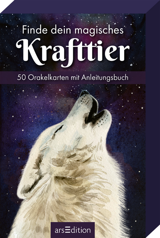 Das Buchcover zeigt einen weißen Wolf, der den Kopf in den Nachthimmel hebt. Der Hintergrund ist in tiefen Blau- und Violetttönen mit funkelnden Sternen gestaltet, was eine mystische Atmosphäre erzeugt. Oben steht in eleganter, geschwungener Schrift „Finde dein magisches Krafttier“. Darunter ist der Text „50 Orakelkarten mit Anleitungsbuch“ in einfacher Schrift platziert. Ganz unten mittig steht der Logoschriftzug von arsEdition.