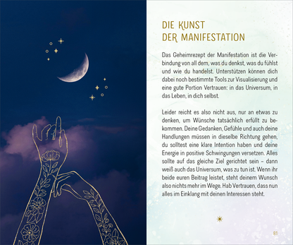 Gezeigt wird eine Innen- oder Zusatzansicht von „Herzenswünsche ans Universum“. Die Seite zeigt eine tiefblaue Hintergrundfarbe, die den Nachthimmel symbolisiert. Im Vordergrund sind zwei Hände mit filigranen, weißen Tätowierungen zu sehen, die zu einem Mond und glitzernden Sternen hinauf gestreckt sind. Der obere Textabschnitt hebt den Titel „DIE KUNST DER MANIFESTATION“ in einer eleganten, weißen Schrift hervor. Der Fließtext ist ebenfalls in einer gut lesbaren, goldenen...