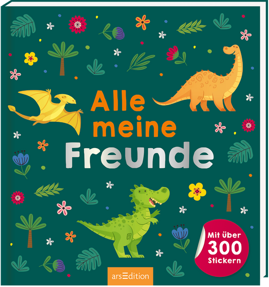 Auf dem Buchcover erscheint ein dunkelgrüner Hintergrund, der mit vielen kleinen Abbildungen von bunten Blumen und grünen Blättern dekoriert ist. In der Mitte steht der Titel „Alle meine Freunde“ in orangefarbener und grauer Schrift. Um den Titel herum sind verschiedene lächelnde Dinosaurier abgebildet: ein gelber Flugdinosaurier, ein orangefarbener Dinosaurier mit langem Hals und ein grüner Dinosaurier. Unten rechts befindet sich ein rotes Stickerlabel mit dem Text „Mit über 300...