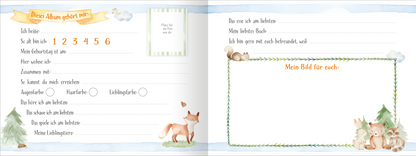 Gezeigt wird eine Innen- oder Zusatzansicht von „Alle meine Freunde - Waldtiere“. Die Seite enthält eine sanfte, pastelblau-hinterlegte Fläche mit handgezeichneten Waldtiermotiven, darunter ein Fuchs und zwei Kaninchen, umrahmt von filigranen Pflanzen. Die Überschrift „Dieses Album gehört mir“ ist in verspielter, orangener Schriftart gestaltet. Es finden sich verschiedene Textfelder für persönliche Angaben, die in klarer, lesbarer Schrift ausgeführt sind. Der Gesamtlook...