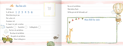 Gezeigt wird eine Innen- oder Zusatzansicht von „Alle meine Freunde – Safari“. Die Seite ist sanft gestaltet mit pastellfarbenem Hintergrund in Rosa und sanften Grüntönen. Links befindet sich ein Bereich mit Fragen zur eigenen Person, umgeben von fröhlichen Tierillustrationen, darunter ein Giraffe und ein Vogel. Auf der rechten Seite ist ein leeres Feld für kreative Beiträge, eingerahmt von einer dekorativen Bordüre mit Wimpeln. Die Schrift ist klar und gut lesbar.