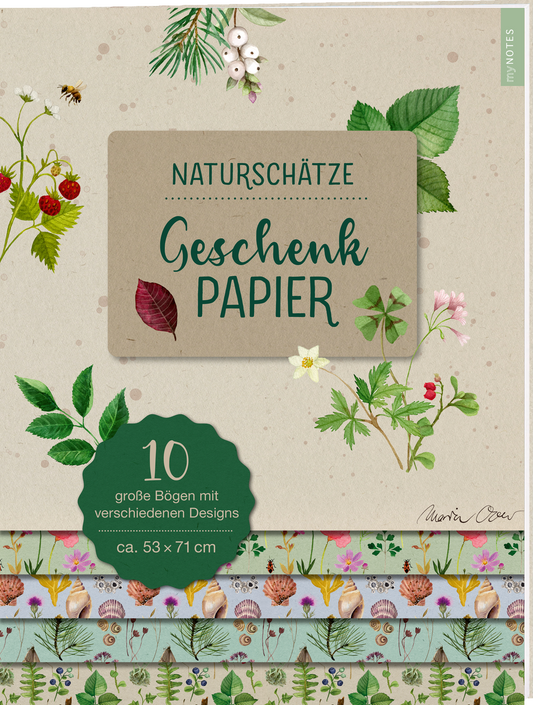 Das Buchcover zeigt einen naturbelassenen, beige Hintergrund, auf dem unterschiedlich große, farbenfrohe Pflanzen und Beeren in sanften Grün-, Rot- und Violetttönen arrangiert sind. Im Zentrum befindet sich ein rechteckiger, grauer Bereich mit der Aufschrift „NATURSCHÄTZE GESCHENK PAPIER“ in eleganter, grüner Schrift. Darunter ist ein rundes, mintgrünes Label mit der Zahl „10“ und dem Hinweis auf große Bögen in verschiedenen Designs platziert. Ganz unten mittig steht der...