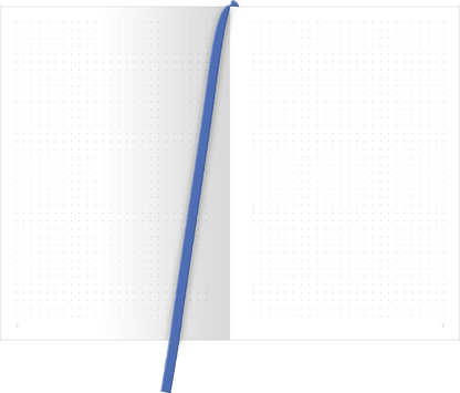Gezeigt wird eine Innen- oder Zusatzansicht von „myNOTES Notizbuch A5: Cosmic Whale“. Die Seite ist in einem hellen, weißen Farbton gehalten und besteht aus gepunktetem Papier, das sich für Notizen und Skizzen eignet. Eine kräftige, blaue Lesehilfe steht mittig auf der linken Seite und hebt das Notizbuch weiter hervor. Die minimalistische Gestaltung fördert eine klare Schreibfläche ohne Ablenkungen und bietet ausreichend Platz für kreative Inhalte.