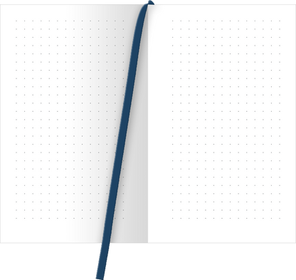 Gezeigt wird eine Innen- oder Zusatzansicht von „myNOTES Papeterie: Notizbuch A6 Naturschätze“. Die doppelseitige Ansicht zeigt ein leeres, punktiertes Notizblatt in einem sanften Weißton. Die einzelnen Punkte sind gleichmäßig angeordnet und bieten eine klare Führung für Notizen. Ein dunkelblaues Lesezeichen verläuft vertikal über die Seiten und ergänzt das klare, minimalistische Design. Die Schriftart ist modern und gut lesbar, was die Nutzung des Notizbuchs einfach und angenehm...
