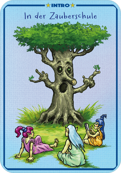 Gezeigt wird eine Innen- oder Zusatzansicht von „Spinn dich aus – Fantasiegeschichten“. Die Abbildung auf der Karte zeigt einen großen, stilisierten Baum mit einem Gesicht, umgeben von drei bunten, fröhlichen Figuren in fantasievollen Kleidern, die auf einer grünen Wiese sitzen. Die Farben sind lebhaft, mit einer blauen Himmelshintergrundfarbe. Die Typografie ist verspielt und groß, mit der Aufschrift „In der Zauberschule“ oben im Bild.