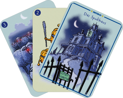 Gezeigt wird eine Innen- oder Zusatzansicht von „Spinn dich aus – Gruselgeschichten“. Die Abbildung zeigt drei aufgefächerte Spielkarten mit gruseligen Motiven. Die oberste Karte zeigt ein düsteres Spukhaus unter einem sternenklaren Himmel, umrahmt von einem Zaun und dem Schild „Zutritt verboten“.