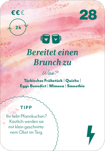 Gezeigt wird eine Innen- oder Zusatzansicht von „100 x Friends Forever“. Die Karte präsentiert eine sanfte Aquarell-Hintergrundgestaltung in Rosa- und Pastelltönen. Im Vordergrund steht die Überschrift „Bereitet einen Brunch zu“ in einer klaren, eleganten Schriftart. Unterhalb befindet sich eine Liste von Frühstücksoptionen, während ein praktischer Tipp hervorgehoben ist. Die Gestaltung ist modern, klar strukturiert und einladend, unterstützt durch ikonografische Elemente, die...