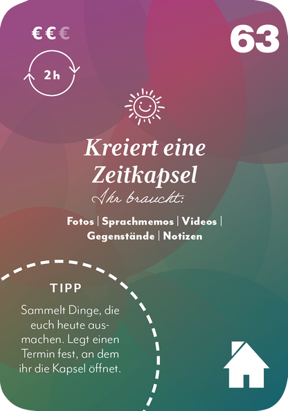 Gezeigt wird eine Innen- oder Zusatzansicht von „100 x Zusammen sein“. Die Karte hat einen farbverlauf von sanften Lila- und Grüntönen und ist mit runden, geometrischen Formen gestaltet. Oben steht in elegantem, weißem Schriftzug „Kreiert eine Zeitkapsel“, gefolgt von einer Aufzählung benötigter Materialien in kleinerer, klarer Schrift. Ein gelbes Sonnen-Symbol ergänzt das Design. Am unteren Rand befindet sich ein Hinweis mit dem Wort „TIPP“ und einer grafischen Darstellung...