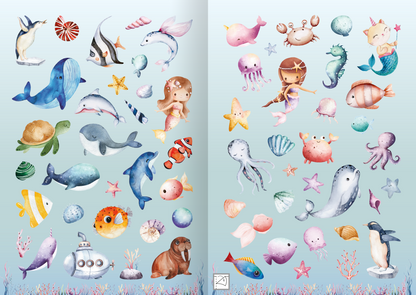 Gezeigt wird eine Innen- oder Zusatzansicht von „Meine Aquarell-Sticker – Unter Wasser“. Die Seite zeigt eine Vielzahl von bunten, aquarellierten Meeresbewohnern, darunter Fische, Wale, Seehunde und Schildkröten, die sanft auf einem hellblauen Hintergrund angeordnet sind. Farbige Sterne und Muscheln ergänzen die Szenen. Die typografischen Elemente bestehen aus klaren, modernen Schriftzügen in sanften Farben, die harmonisch mit den Illustrationen wirken.