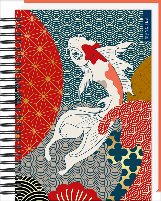 Das Buchcover zeigt einen stilisierten Koi-Fisch in lebhaften Weiß- und Rottönen, umgeben von bunten, geometrischen Mustern in Blau, Rot und Gelb, die asiatische Einflüsse widerspiegeln. Der Hintergrund besteht aus wellenförmigen Elementen und floralen Motiven, die eine harmonische Komposition schaffen. Oben rechts ist der Aufdruck „MY NOTES“ in einer modernen Schrift zu sehen. Ganz oben mittig steht der Logoschriftzug von arsEdition.