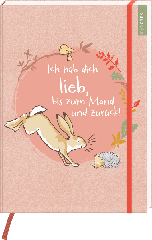 Das Buchcover zeigt einen sanften, peachfarbenen Hintergrund. In der Mitte springt ein niedlicher Hase, umgeben von einer von Blättern und Blumen geschmückten Kreiskomposition, die auch einen kleinen Vogel und einen Igel zeigt. Der Titel „Ich hab dich lieb, bis zum Mond und zurück!“ ist in freundlicher, weißer Schrift gestaltet, wobei das Wort „lieb“ hervorgehoben ist. Ganz oben ist ein grüner Streifen mit „myNOTES“ zu sehen. Ganz unten mittig steht der Logoschriftzug von...