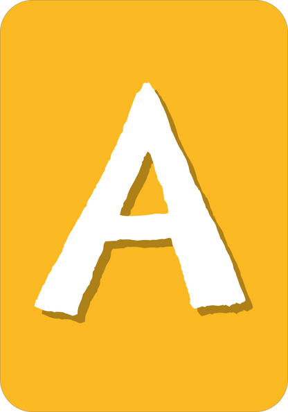 Gezeigt wird eine Innen- oder Zusatzansicht von „Stadt, Land, Fluss“. Auf einem leuchtend gelben Hintergrund steht ein großformatiger, stilisierter Buchstabe „A“ in Weiß. Die Buchstaben zeigen eine rustikale Schriftart mit unregelmäßigen Kanten, die eine handgemachte Anmutung vermittelt. Der Kontrast zwischen dem Gelb und dem Weiß sorgt für eine gute Lesbarkeit und visuelle Klarheit, was zur Benutzerfreundlichkeit beiträgt.
