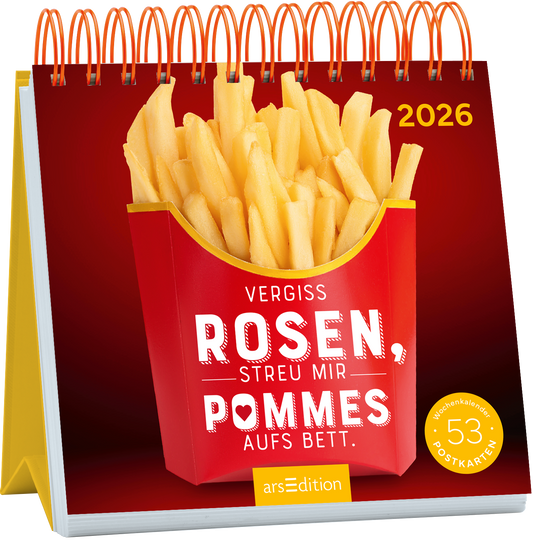Das Buchcover zeigt eine auffällige rote Pommes-Box, aus der goldgelbe Pommes frites herausragen. Über der Box steht in großer, weißer Schrift der Text „Vergiss Rosen, streu mir Pommes aufs Bett“. Der Hintergrund ist in einem warmen Rotton gehalten, was eine spielerische und humorvolle Atmosphäre vermittelt. Oben links ist das Jahr „2026“ abgebildet. Ganz unten mittig steht der Logoschriftzug von arsEdition.