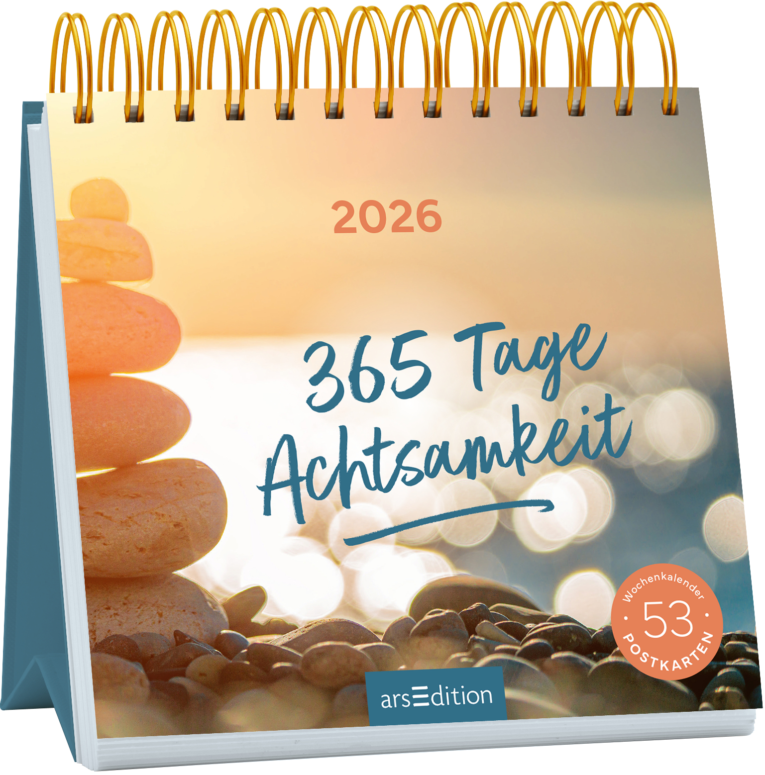 Das Buchcover zeigt eine sanfte, unscharfe Darstellung eines Strandes mit glatten Steinen, überlagert von leichten Lichtreflexionen. In der oberen linken Ecke steht „2026“ in einer hellen Schrift. Der Titel „365 Tage Achtsamkeit“ ist in einer eleganten, blauen Schrift gestaltet und strahlt Ruhe aus. Unten rechts befindet sich ein runder Button mit der Aufschrift „53 Postkarten“ in einem sanften Orange. Ganz unten mittig steht der Logoschriftzug von arsEdition.