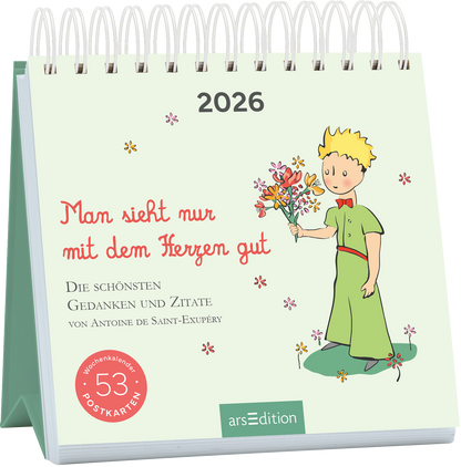 Das Buchcover zeigt einen hellgrünen Hintergrund mit spielerischen, bunten Blumenmustern. In der Mitte hält der Kleine Prinz mit blondem Haar und roter Fliege einen Strauß Blumen. Über ihm steht „2026“ in grauen Ziffern, und darunter folgt der Titel „Man sieht nur mit dem Herzen gut“ in roter Schrift. Der Untertitel „Die schönsten Gedanken und Zitate von Antoine de Saint-Exupéry“ ergänzt den Titel in schwarzer Schrift. Unten links ist ein rot umrandeter Button mit der...