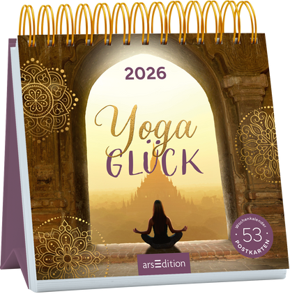 Das Buchcover zeigt eine friedliche Yogini in Meditationshaltung vor einem großen Torbogen, durch den ein sanfter goldener Lichtschein strahlt. Der Hintergrund zeigt eine silhouettehafte Tempelarchitektur im Dämmerlicht. Der Titel „Yoga GLÜCK“ ist in geschwungener, goldener Schrift und einer sanften lila Schriftfarbe gestaltet und vermittelt eine harmonische Atmosphäre. Oben wird das Jahr „2026“ angezeigt. Rechts unten befindet sich der Hinweis „Wochenkalender 53 Postkarten“....
